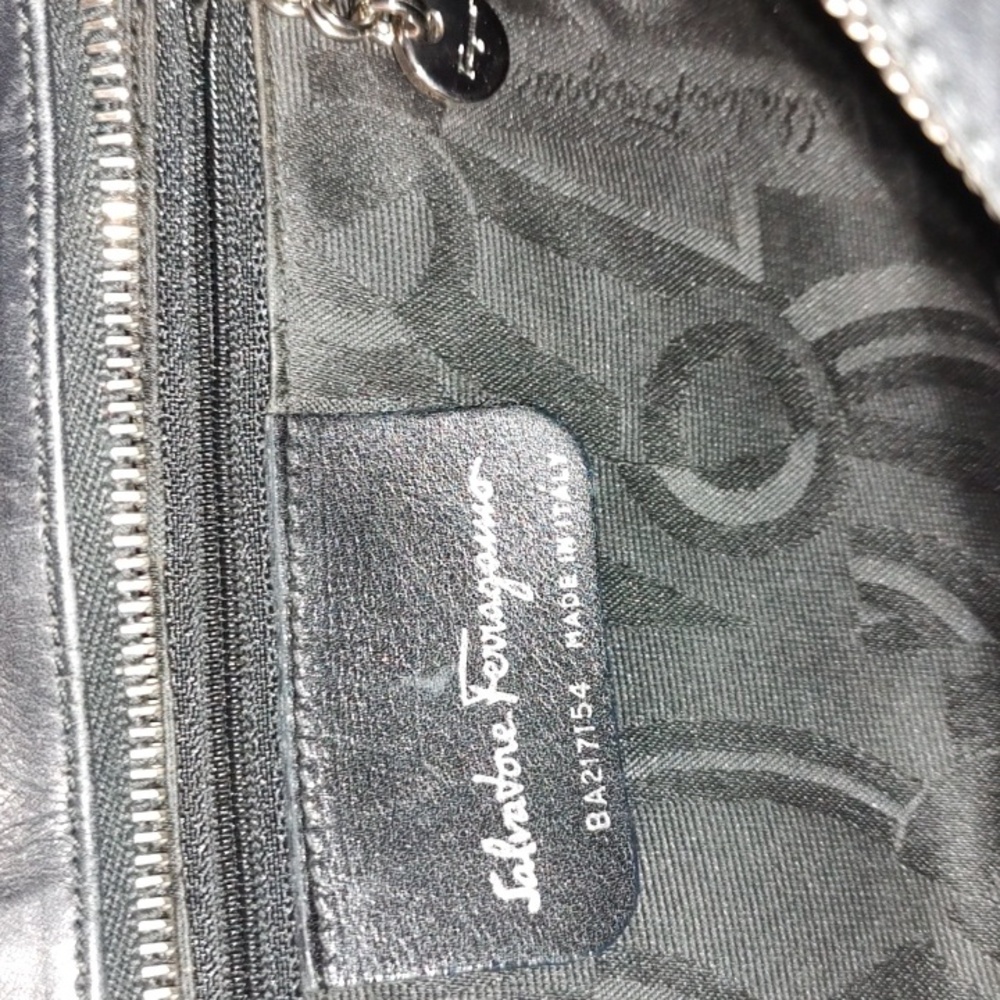 Salvatore Ferragamo BA217154 MSRP $1,000 Italian Leather Black Shoulder Bag EUC - Picture 12 of 16